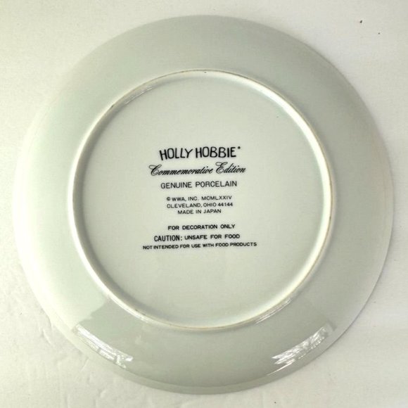Holly Hobbie Commemorative Edition 10 Inch Porcelain Christmas Plate 1974 - Picture 2 of 4